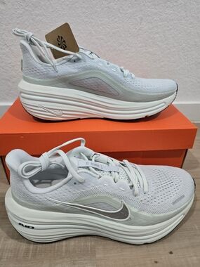 Nike Winflo 12 Women’s White/Light Grey Running Shoes - Lightweight Cushioning
